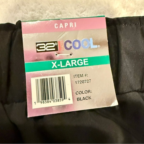 32 Degrees Black Lux Capri with Elastic Waistband - Picture 9 of 10